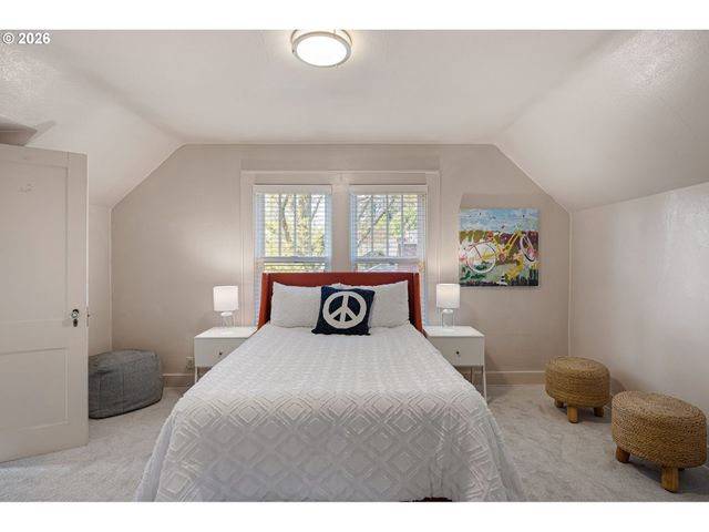 2293 AGATE St, Eugene, OR 97403