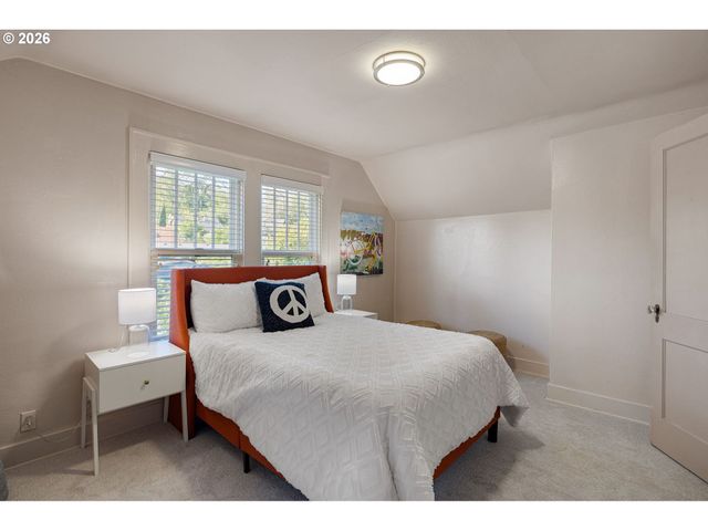 2293 AGATE St, Eugene, OR 97403