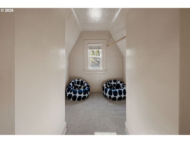 2293 AGATE St, Eugene, OR 97403