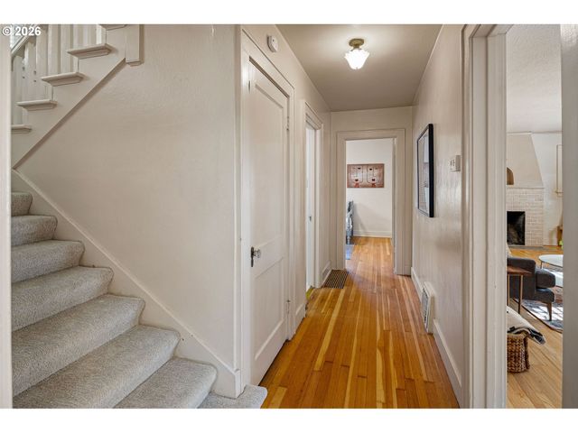 2293 AGATE St, Eugene, OR 97403