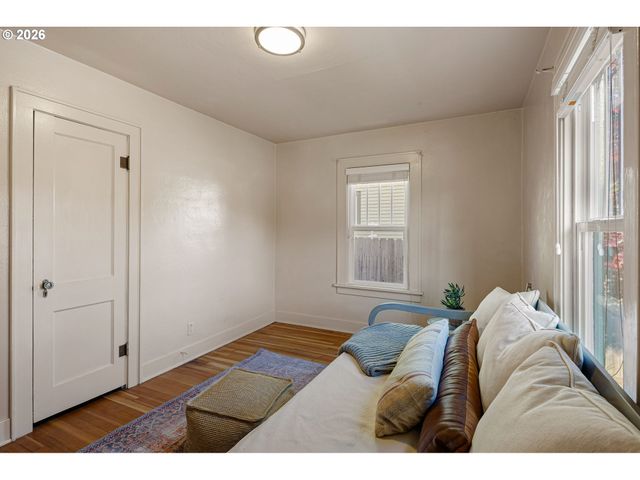 2293 AGATE St, Eugene, OR 97403