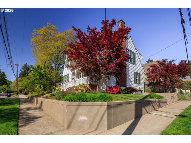 2293 AGATE St, Eugene, OR 97403