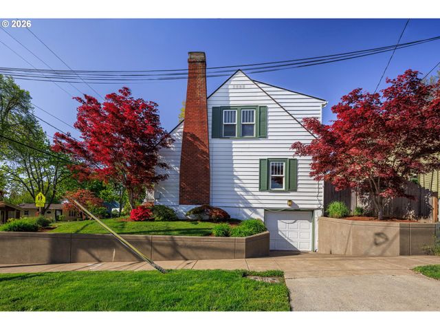 2293 AGATE St, Eugene, OR 97403