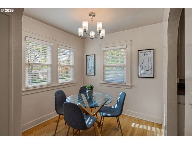 2293 AGATE St, Eugene, OR 97403