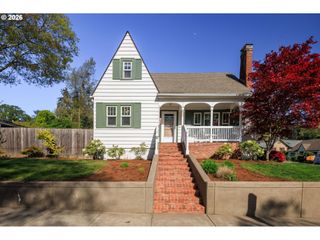 2293 AGATE St, Eugene, OR 97403