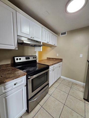 1720 N Congress Avenue 107, West Palm Beach, FL 33401
