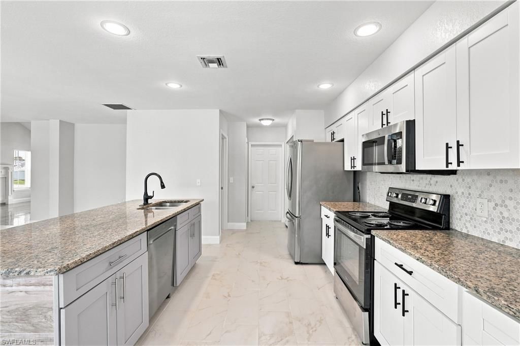 Image 11 of property listing at 1014 SW 15th AVE, Cape Coral, FL 33991