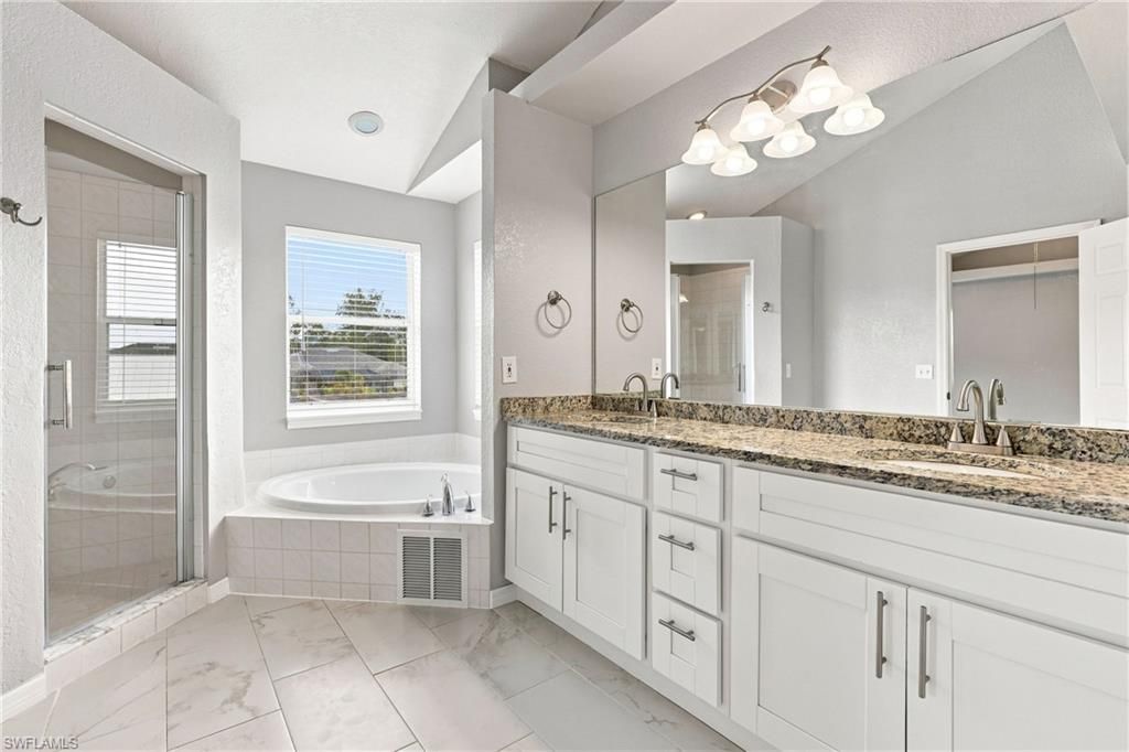Image 24 of property listing at 1014 SW 15th AVE, Cape Coral, FL 33991