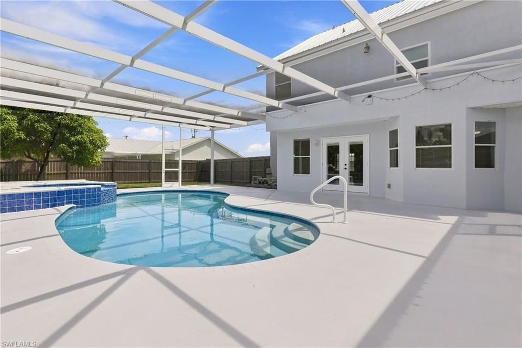 Image 34 of property listing at 1014 SW 15th AVE, Cape Coral, FL 33991
