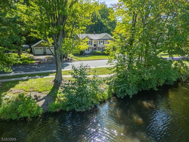 33 Lakeside Ave, Bloomingdale Boro, NJ 07403