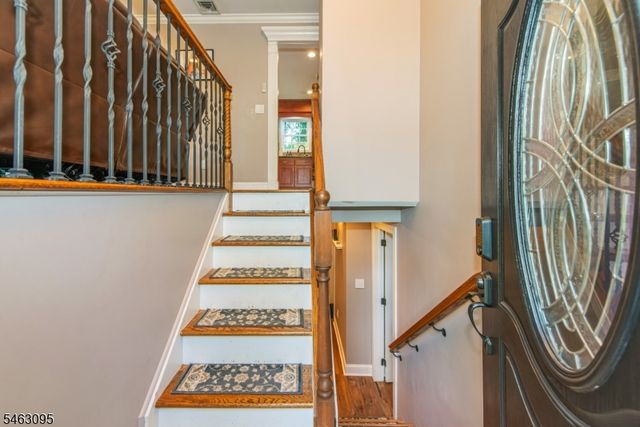 33 Lakeside Ave, Bloomingdale Boro, NJ 07403