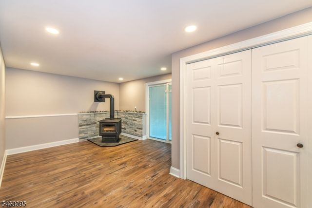 33 Lakeside Ave, Bloomingdale Boro, NJ 07403