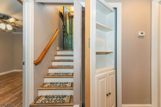 33 Lakeside Ave, Bloomingdale Boro, NJ 07403