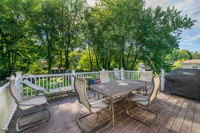 33 Lakeside Ave, Bloomingdale Boro, NJ 07403