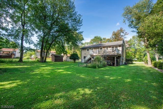 33 Lakeside Ave, Bloomingdale Boro, NJ 07403