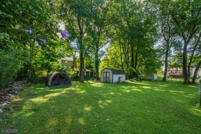 33 Lakeside Ave, Bloomingdale Boro, NJ 07403