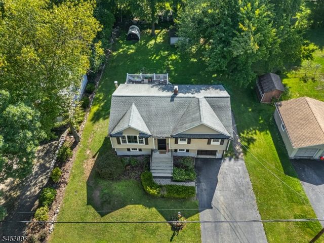 33 Lakeside Ave, Bloomingdale Boro, NJ 07403
