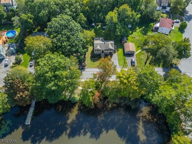 33 Lakeside Ave, Bloomingdale Boro, NJ 07403