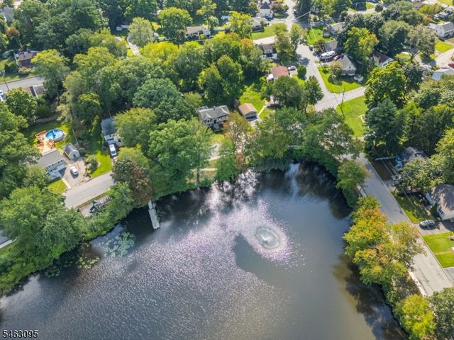 33 Lakeside Ave, Bloomingdale Boro, NJ 07403