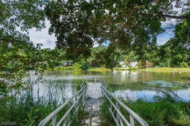 33 Lakeside Ave, Bloomingdale Boro, NJ 07403
