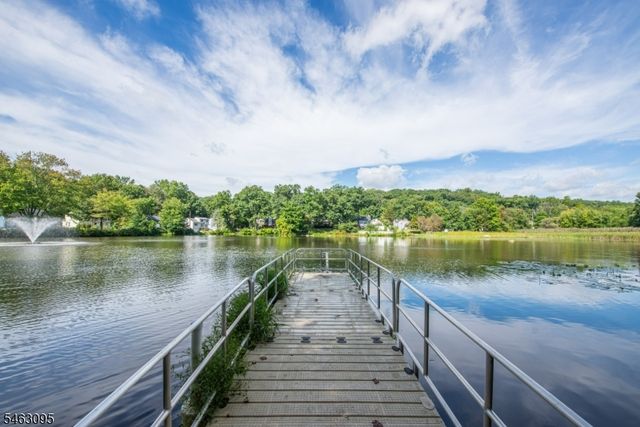 33 Lakeside Ave, Bloomingdale Boro, NJ 07403