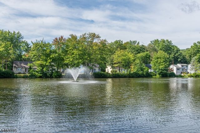 33 Lakeside Ave, Bloomingdale Boro, NJ 07403
