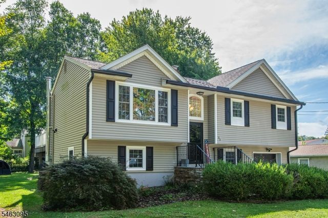 33 Lakeside Ave, Bloomingdale Boro, NJ 07403