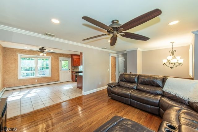 33 Lakeside Ave, Bloomingdale Boro, NJ 07403