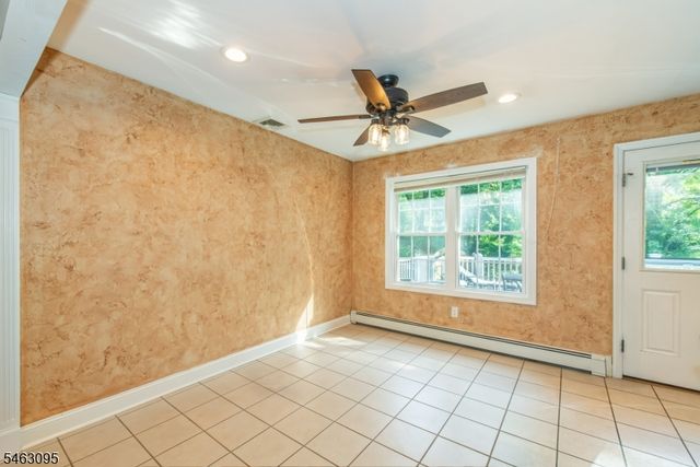 33 Lakeside Ave, Bloomingdale Boro, NJ 07403