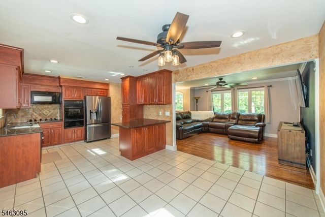 33 Lakeside Ave, Bloomingdale Boro, NJ 07403