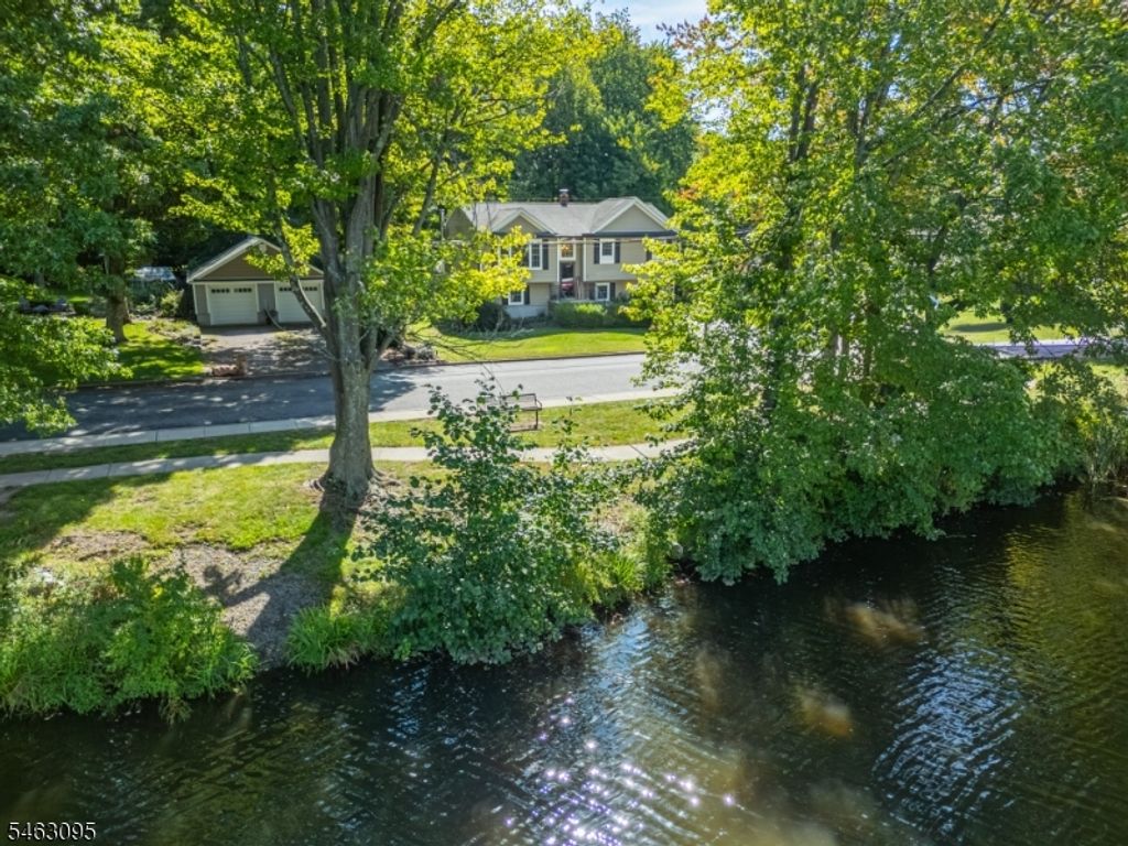 33 Lakeside Ave, Bloomingdale Boro, NJ 07403 — photo 2