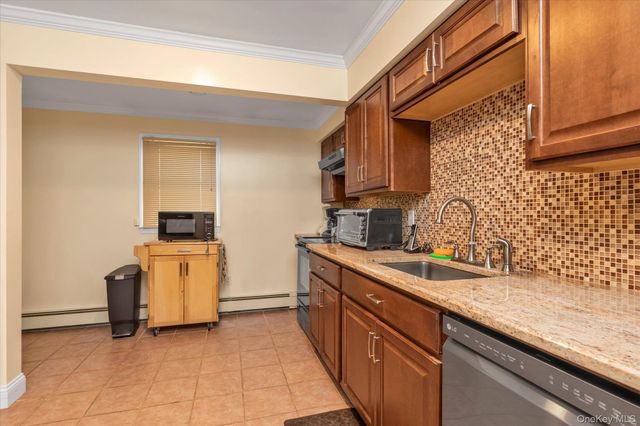 810 Ibsen Street, Woodmere, NY 11598