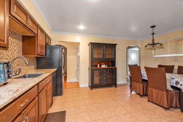 810 Ibsen Street, Woodmere, NY 11598