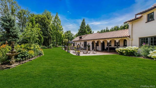 259 Lakeview Avenue W, Brightwaters, NY 11718