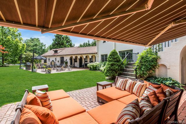 259 Lakeview Avenue W, Brightwaters, NY 11718