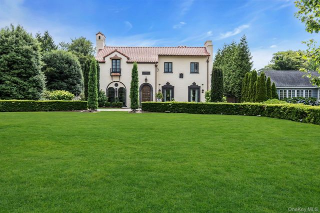 259 Lakeview Avenue W, Brightwaters, NY 11718