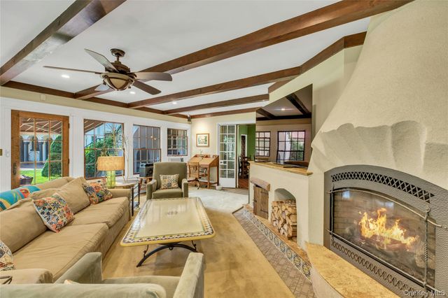 259 Lakeview Avenue W, Brightwaters, NY 11718