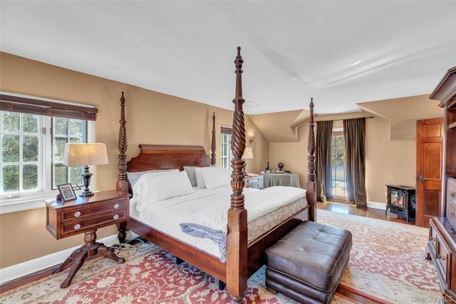 259 Lakeview Avenue W, Brightwaters, NY 11718