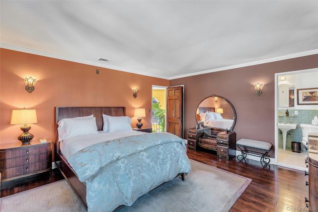 259 Lakeview Avenue W, Brightwaters, NY 11718