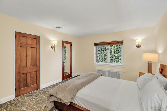 259 Lakeview Avenue W, Brightwaters, NY 11718