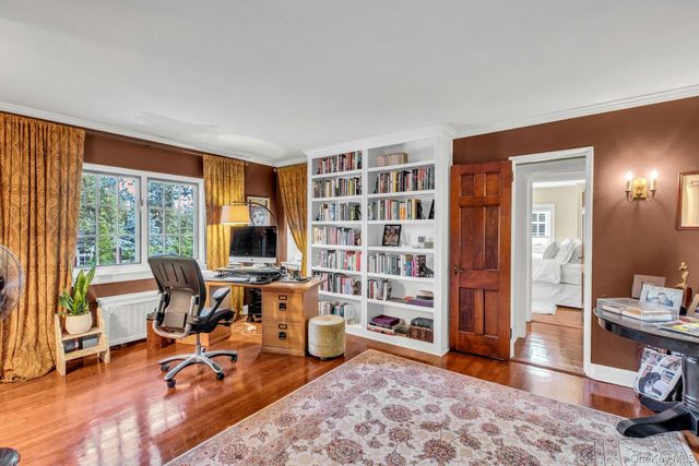 259 Lakeview Avenue W, Brightwaters, NY 11718