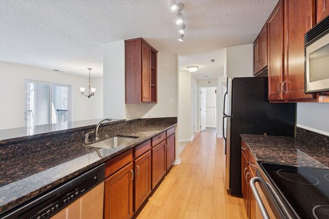 6040 Chasewood Parkway 101, Hopkins, MN 55343