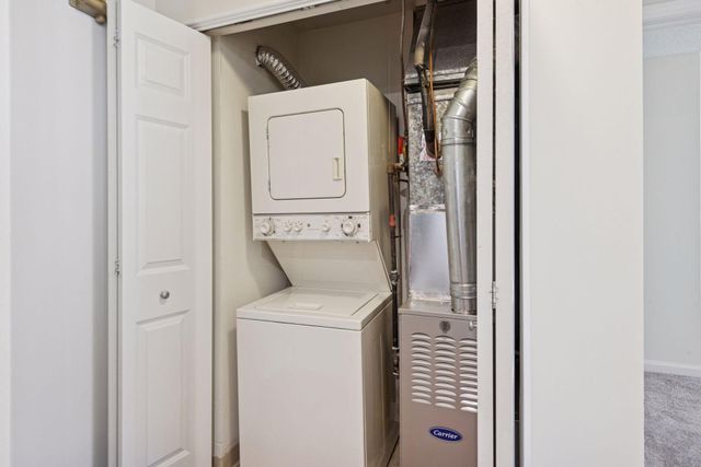 6040 Chasewood Parkway 101, Hopkins, MN 55343