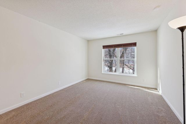 6040 Chasewood Parkway 101, Hopkins, MN 55343