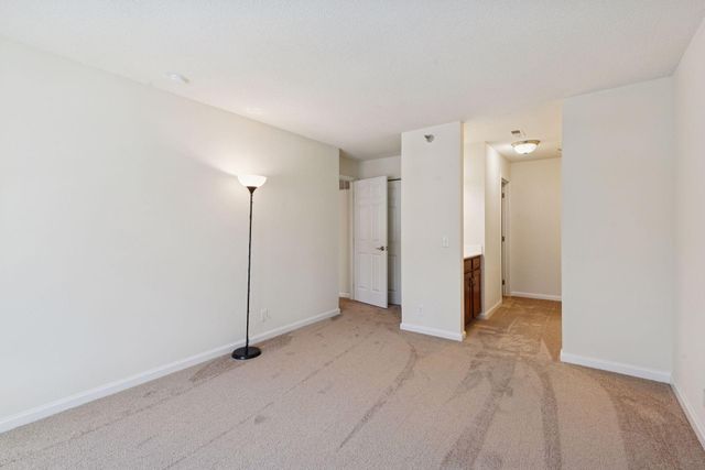 6040 Chasewood Parkway 101, Hopkins, MN 55343