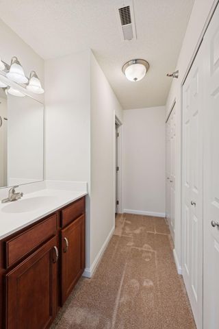 6040 Chasewood Parkway 101, Hopkins, MN 55343