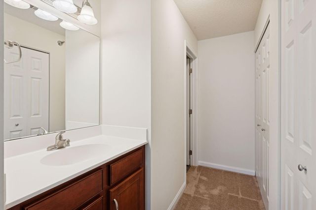 6040 Chasewood Parkway 101, Hopkins, MN 55343