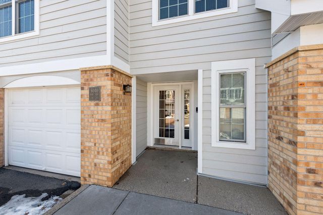 6040 Chasewood Parkway 101, Hopkins, MN 55343