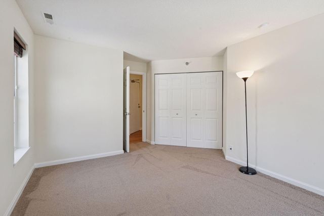 6040 Chasewood Parkway 101, Hopkins, MN 55343