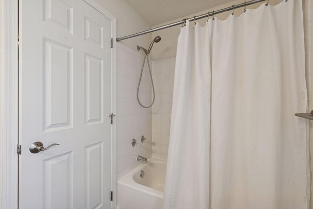 6040 Chasewood Parkway 101, Hopkins, MN 55343